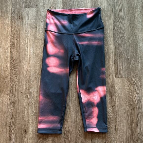 Peloton WITH Reversible Heatwave Capri Leggings - Picture 2 of 5